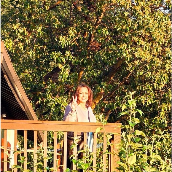 Meet your Posher, Ra-chell. - Picture 1 of 1